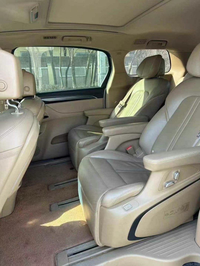 青岛21年别克GL84