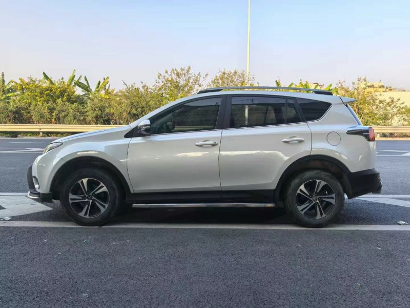 广州15年丰田RAV46