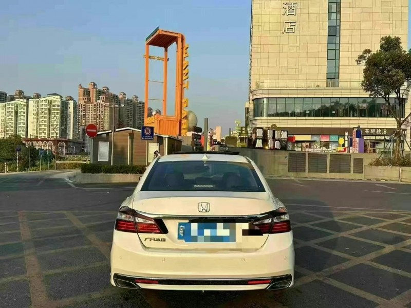 广州17年本田雅阁8
