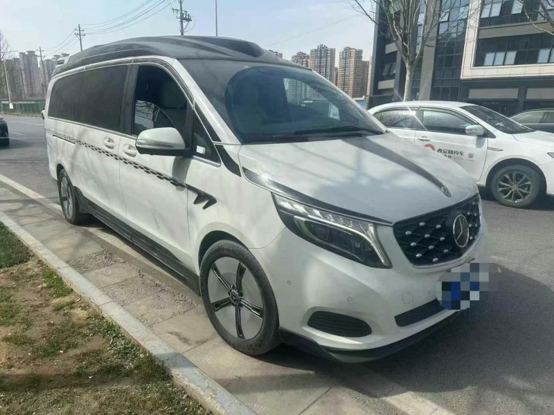 济宁22年奔驰V2
