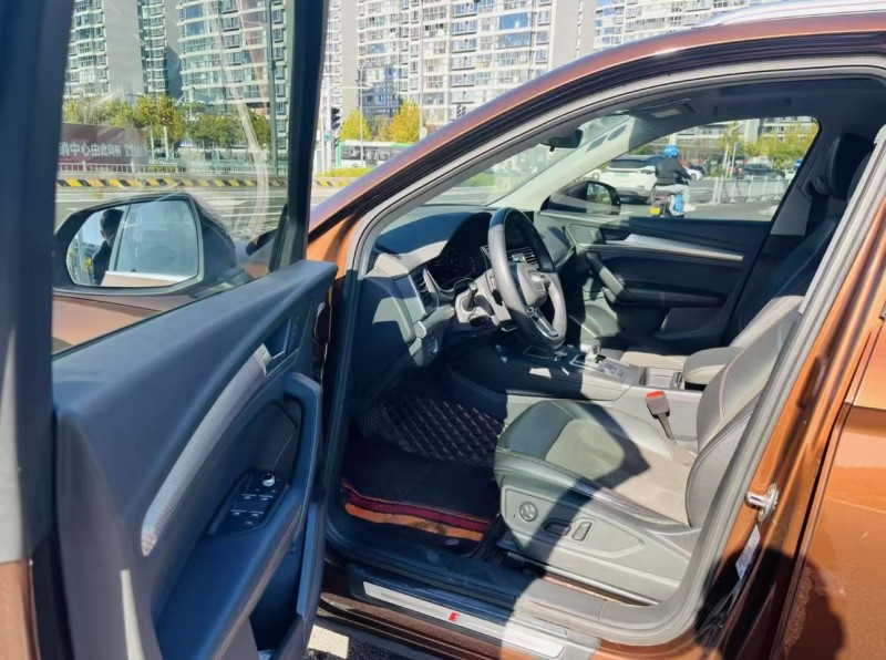济宁19年奥迪Q54