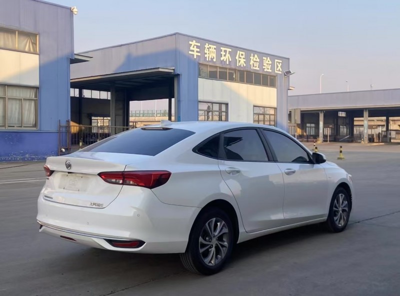 济宁22年别克威朗8