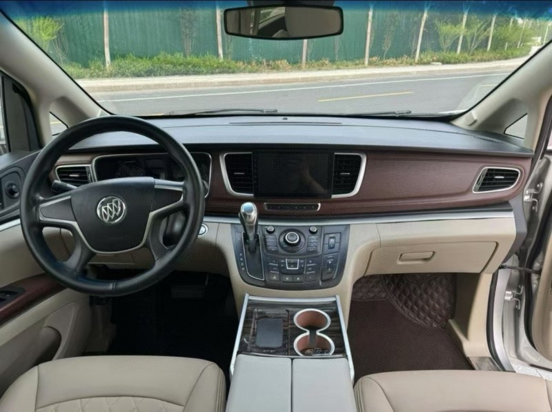 济宁15年别克GL84