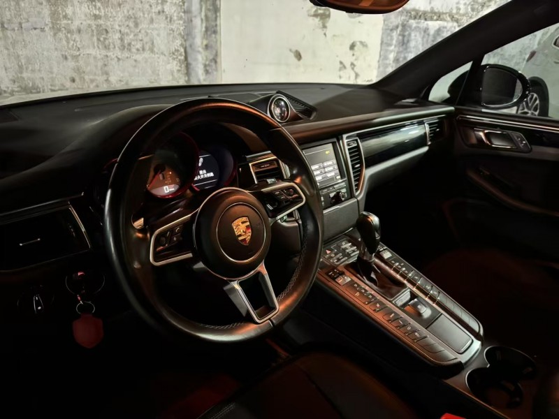 济宁15年保时捷Macan8