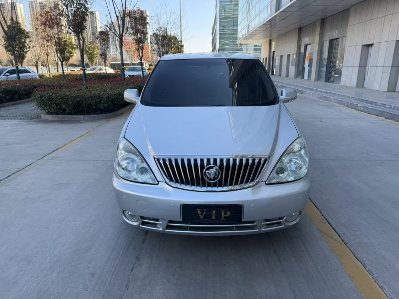 济宁16年别克GL81