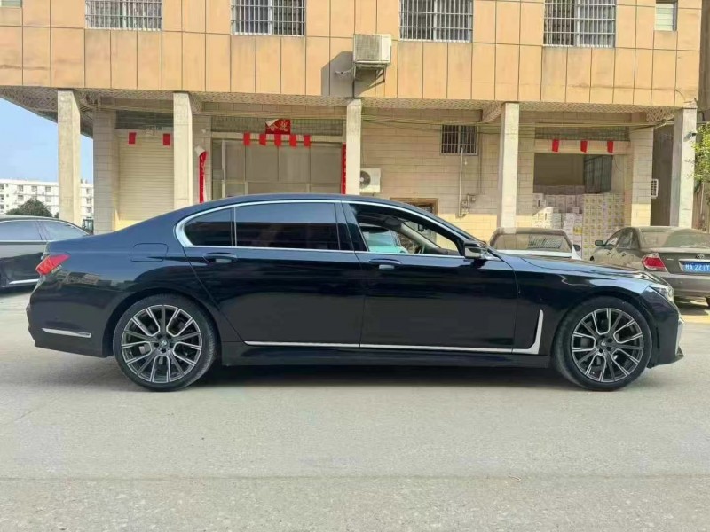 广州17年宝马7系8