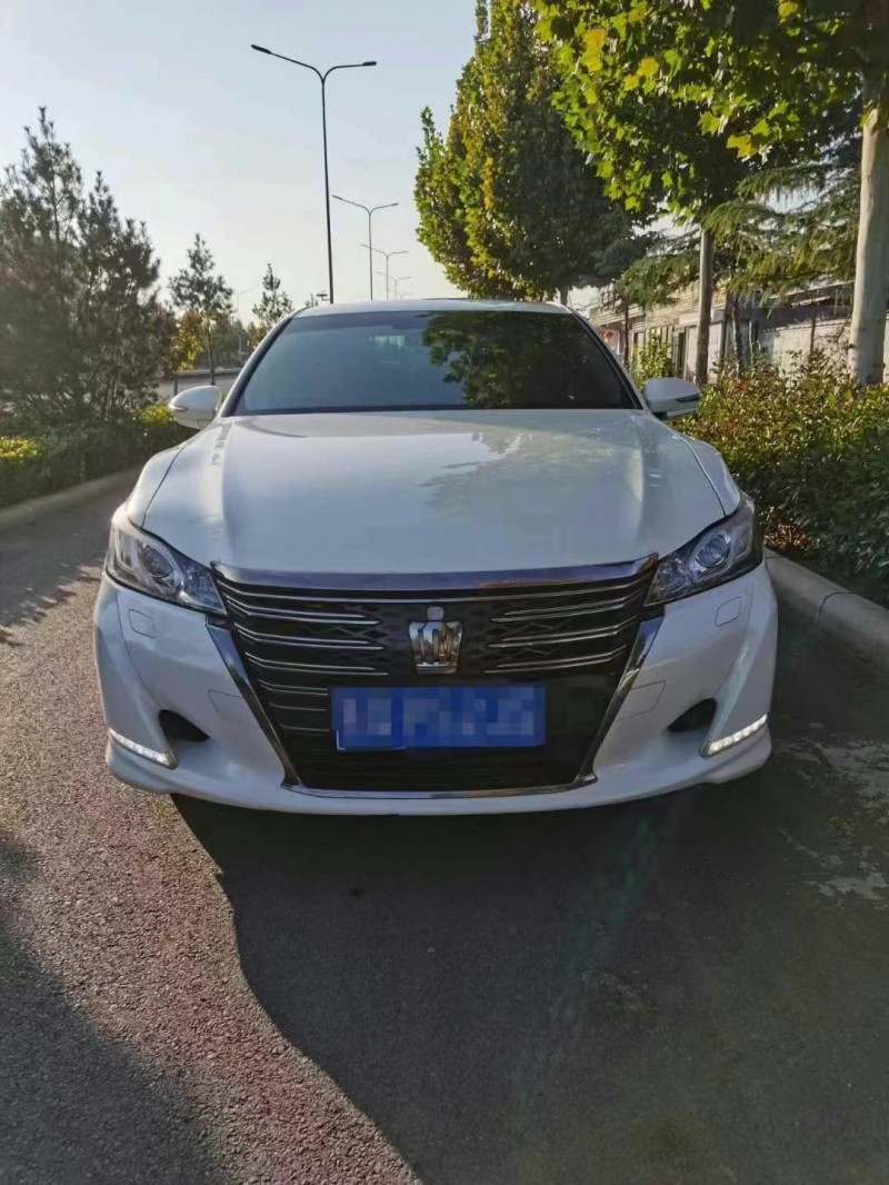 臨沂18年豐田皇冠1