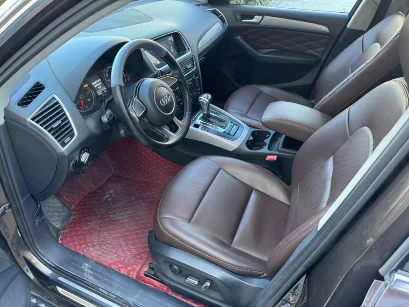 济宁16年奥迪Q54