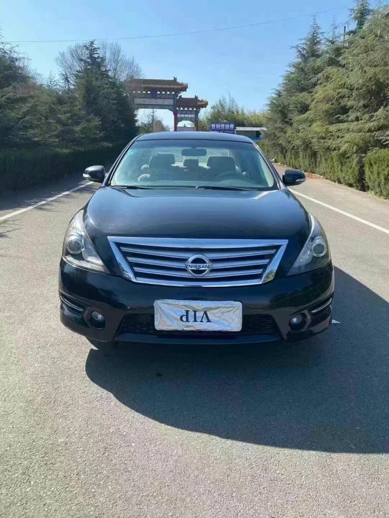 青島12年日產天籟1