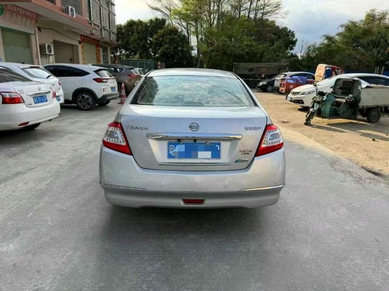 陽江11年日產天籟4