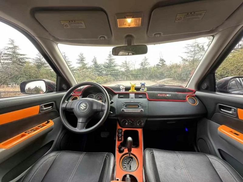 青岛16年铃木雨燕5