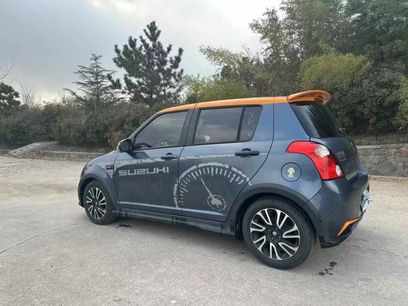 青岛16年铃木雨燕6