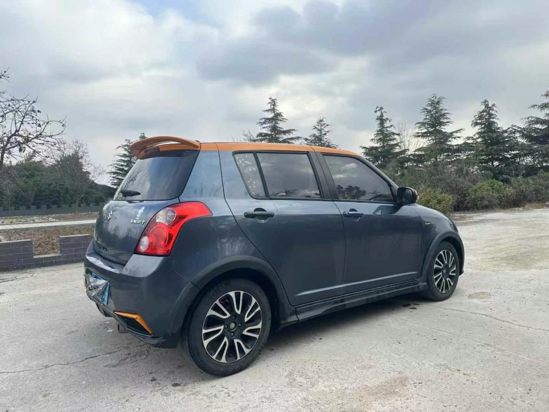 青岛16年铃木雨燕7