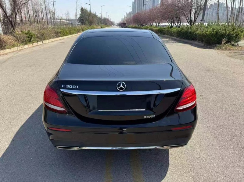 济宁18年奔驰E9