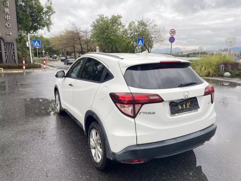 广州17年本田缤智4