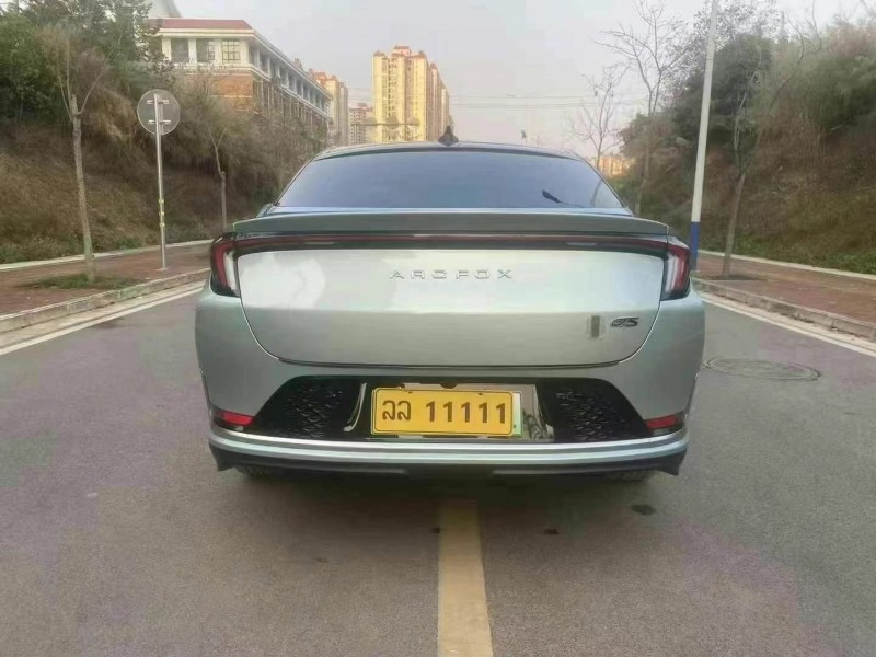 南寧25年極狐汽車阿爾法9