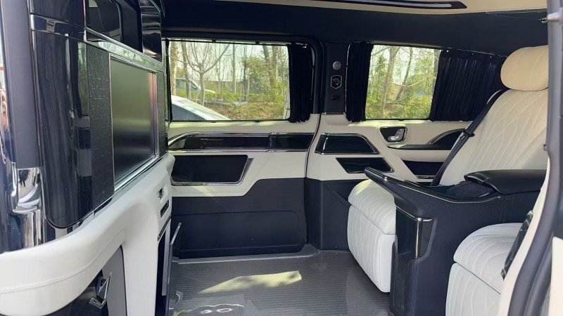 徐州22年奔驰傲旋5