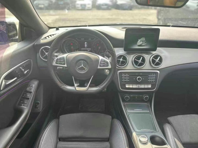 广州17年奔驰CLA5