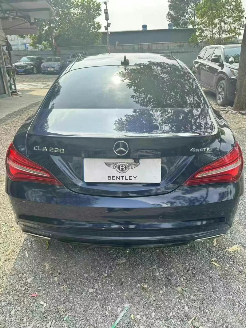 广州17年奔驰CLA9