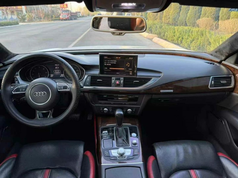 济宁17年奥迪A7L3