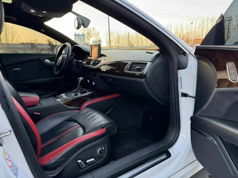 济宁17年奥迪A7L4