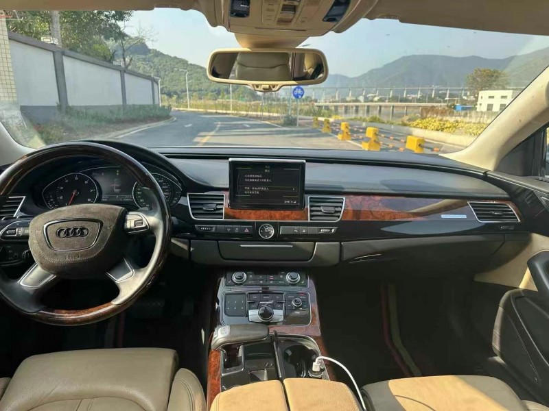 东莞11年奥迪A8L6