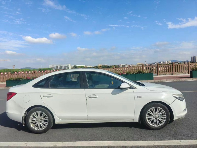 东莞17年别克英朗7