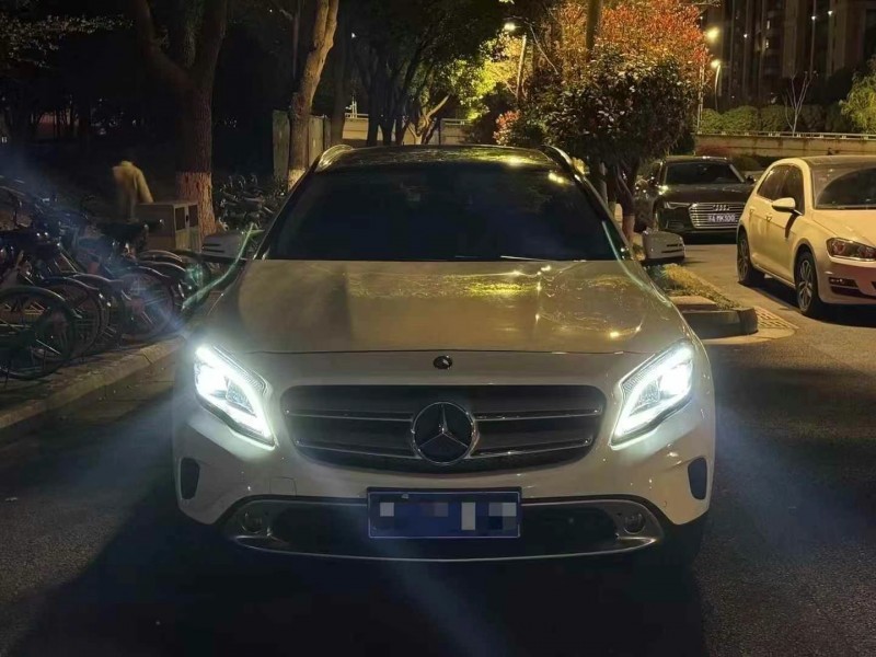 青岛17年奔驰GLA1