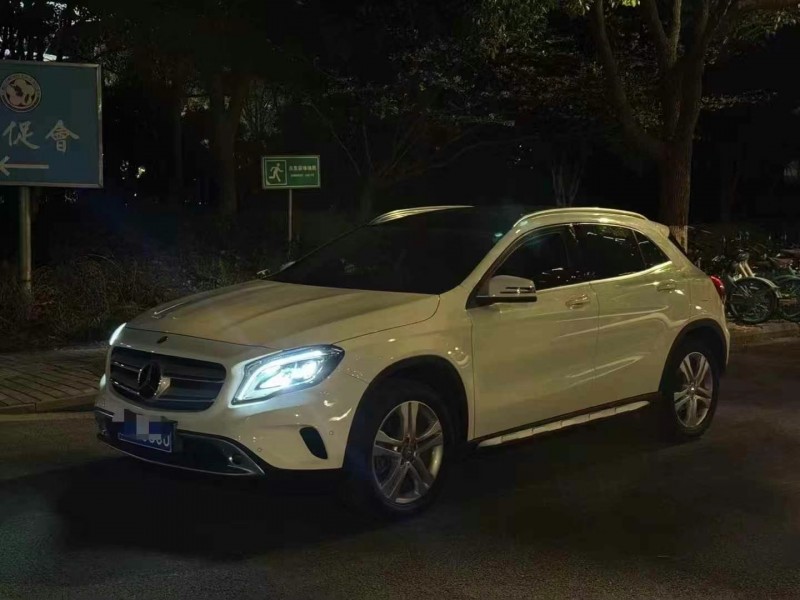 青岛17年奔驰GLA3