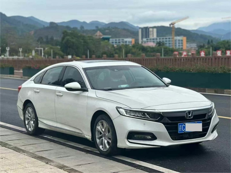 东莞18年本田雅阁2