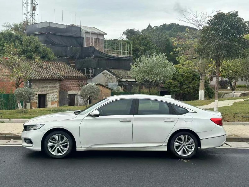 东莞18年本田雅阁7