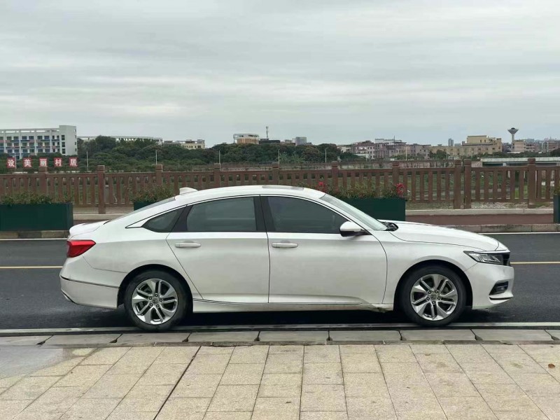 东莞18年本田雅阁8