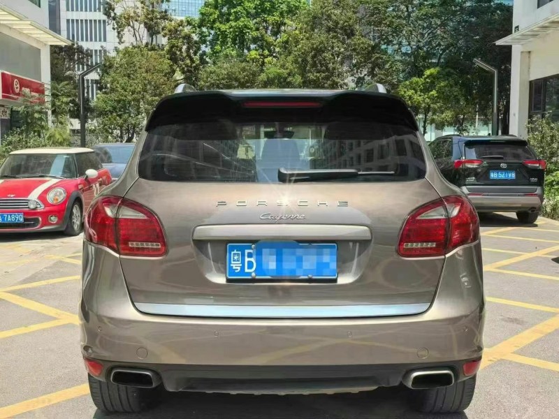广州12年保时捷卡宴9