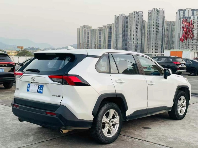 东莞21年丰田RAV48