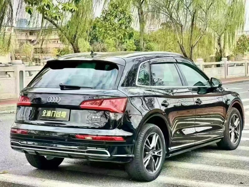 江门20年奥迪Q58
