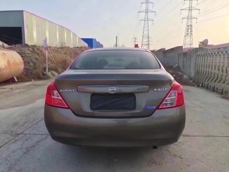 青島13年日產陽光9