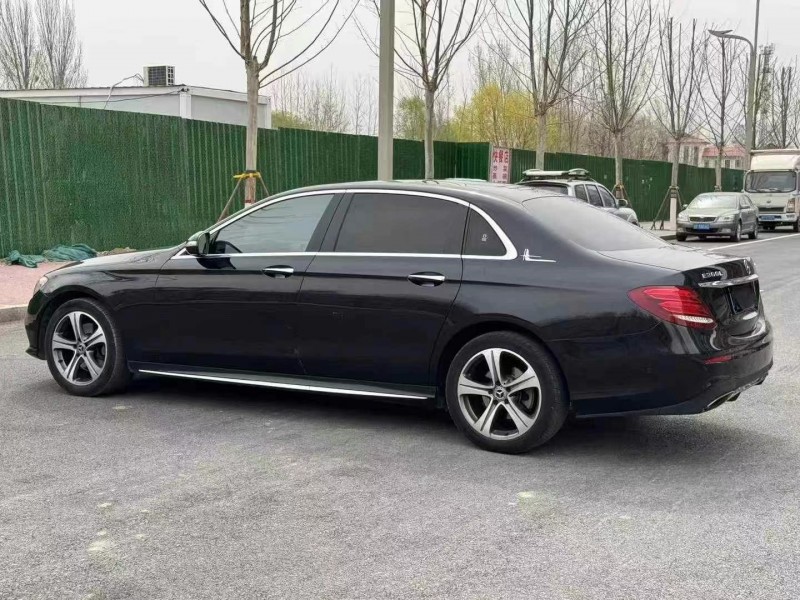 济宁17年奔驰E8
