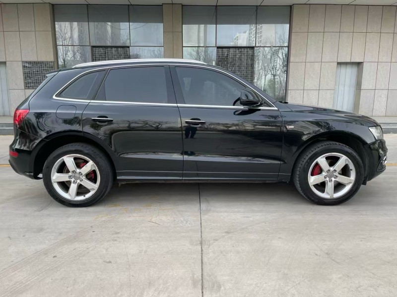 济宁18年奥迪Q58