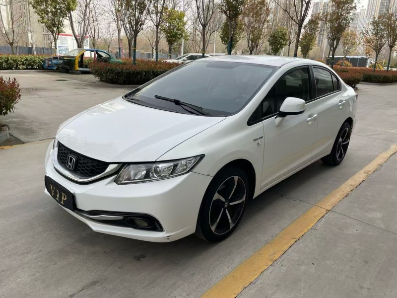 济宁16年本田思域2