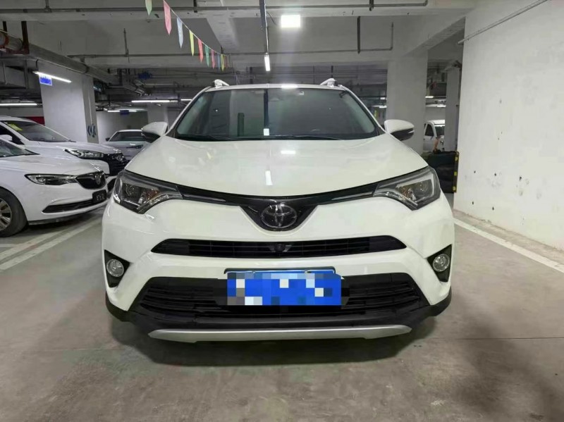 成都18年豐田RAV41