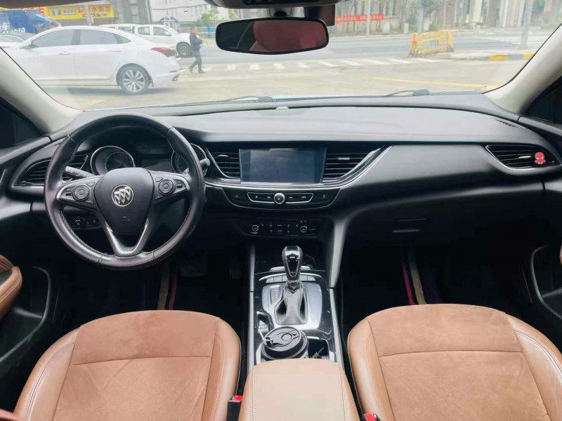 东莞18年别克君威5