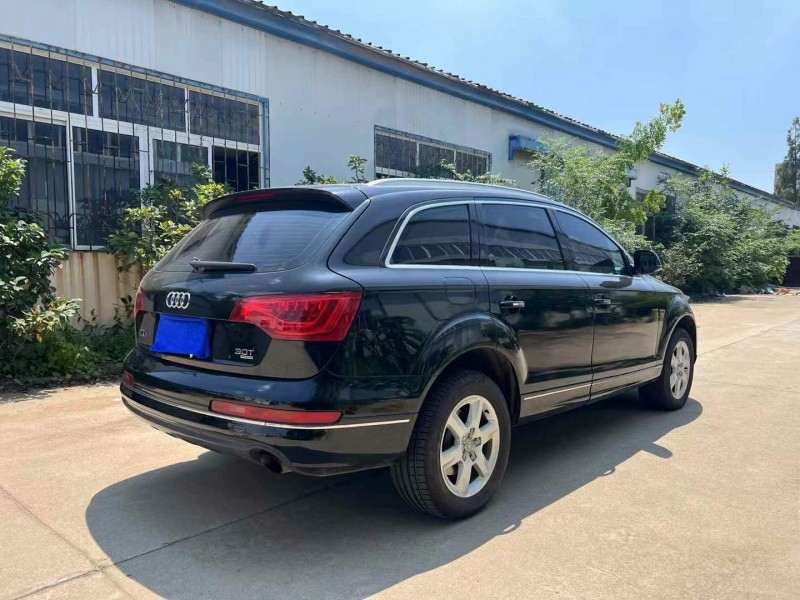 青島11年奧迪Q76