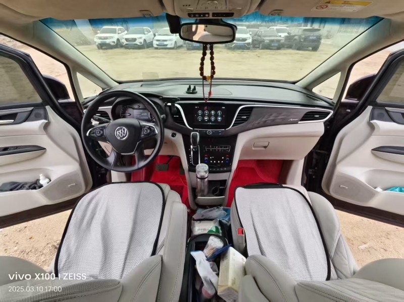 济宁17年别克GL82