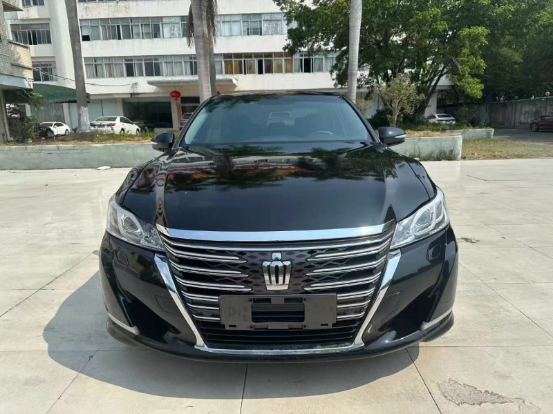 广州17年丰田皇冠1