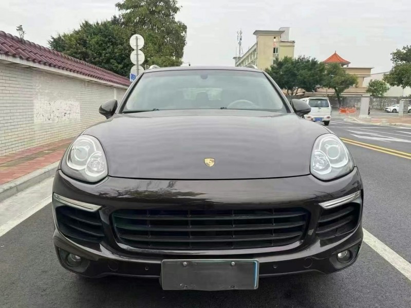 广州16年保时捷卡宴1