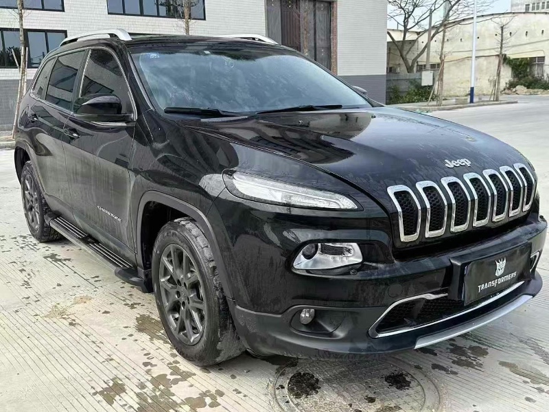 汕頭20年Jeep自由光2