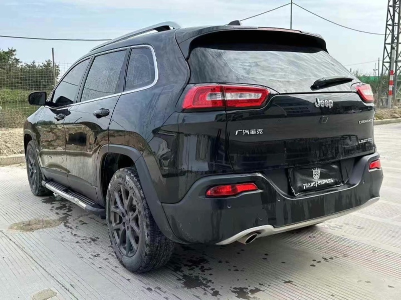 汕頭20年Jeep自由光7