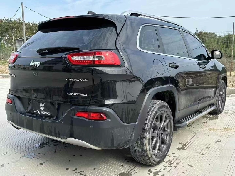 汕頭20年Jeep自由光9