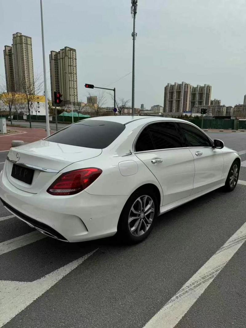 东营17年奔驰C8
