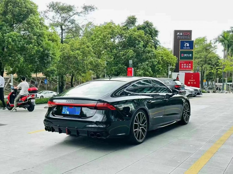 广州19年奥迪A7L8